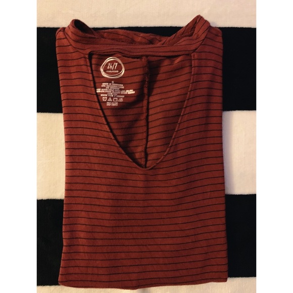 Keyhole Tee - Picture 1 of 2